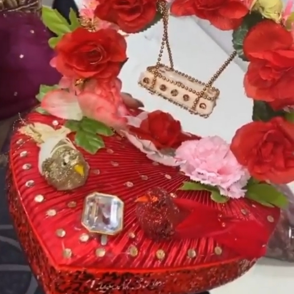 Engagement ring tray